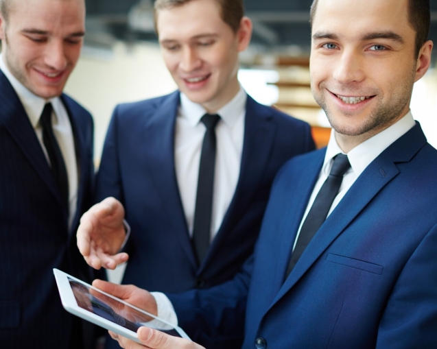 businesspeople-using-digital-tablet_1098-1426