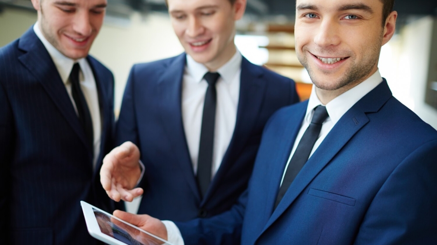 businesspeople-using-digital-tablet_1098-1426