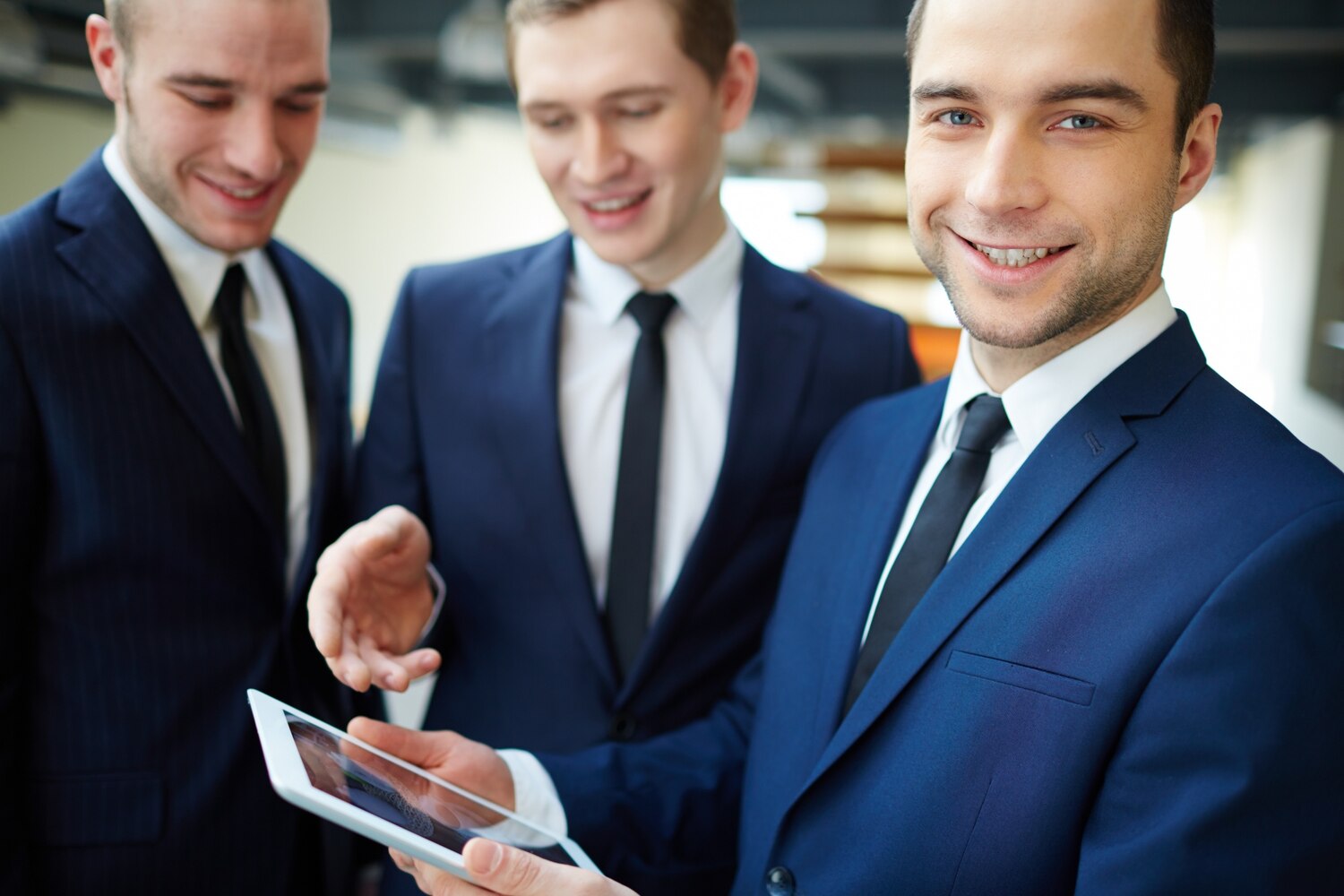 businesspeople-using-digital-tablet_1098-1426